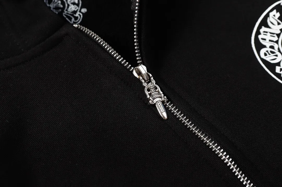 Q16—P230 -Chrome Hearts/Chrome Hearts printed zipper sweatshirt cardigan jacket -420 grams of high-density, high-quality wool, soft, delicate and skin-friendly, soft and silky to the touch, warm and skin-friendly -The hardware zipper accessories are all customized and full of details -Colour: black -Size: S M L XL
